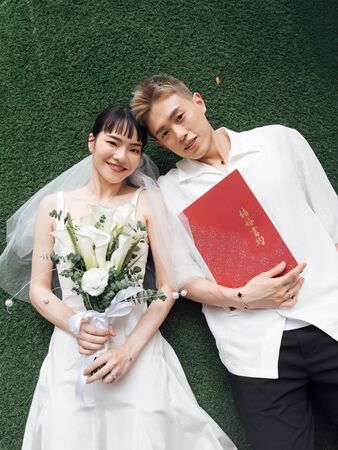 ▲「左手重砲」林俊易520與愛情長跑多年的女友登記結婚。（圖／翻攝自Facebook／林俊易Lin Chun Yi）