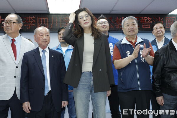 ▲▼國民黨主席鄭麗文、新北市長參選人李四川出席中央公教警消「力挺李四川團結大會」，兩人前後抵達僅短暫碰面寒暄後，李四川便以另有行程先行離開，不願與鄭麗文同台。（圖／記者湯興漢攝）
