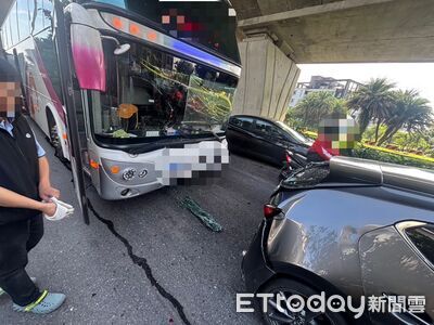 國5側車道國光客運追撞休旅車 零件四散波及鄰車塞爆上班路