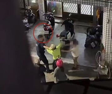 追酒駕翁跟到家...台南警失控「拿安全帽猛砸」!遭記過送辦