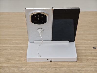 陸國產手機跟進iPhone 17同步大降價　華為手機最高折2千人民幣