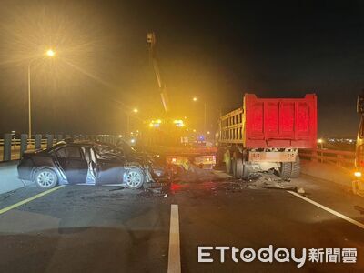 台61線連續2車禍！轎車撞上砂石車「3人送醫」
