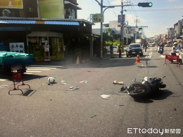 ▲台南市安南區安和路五段與336巷口發生小貨車與機車碰撞事故，造成24歲女騎士送醫不治。（民眾提供，下同）