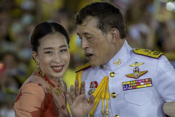 ▲▼ 泰王瓦吉拉隆功（King Maha Vajiralongkorn）與長公主帕差拉吉蒂雅帕（Bajrakitiyabha Narendira Debyavati）。（圖／達志影像／美聯社）