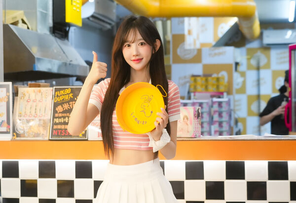 ▲▼吳瑞律大讚法大炸雞的美味。（圖／首湛創意提供）