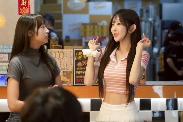 ▲▼吳瑞律大讚法大炸雞的美味。（圖／首湛創意提供）