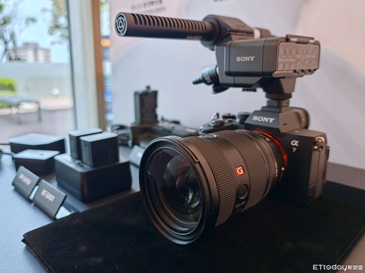 ▲▼     SONY  Alpha 7 R VI       。（圖／記者蘇晟彥攝）