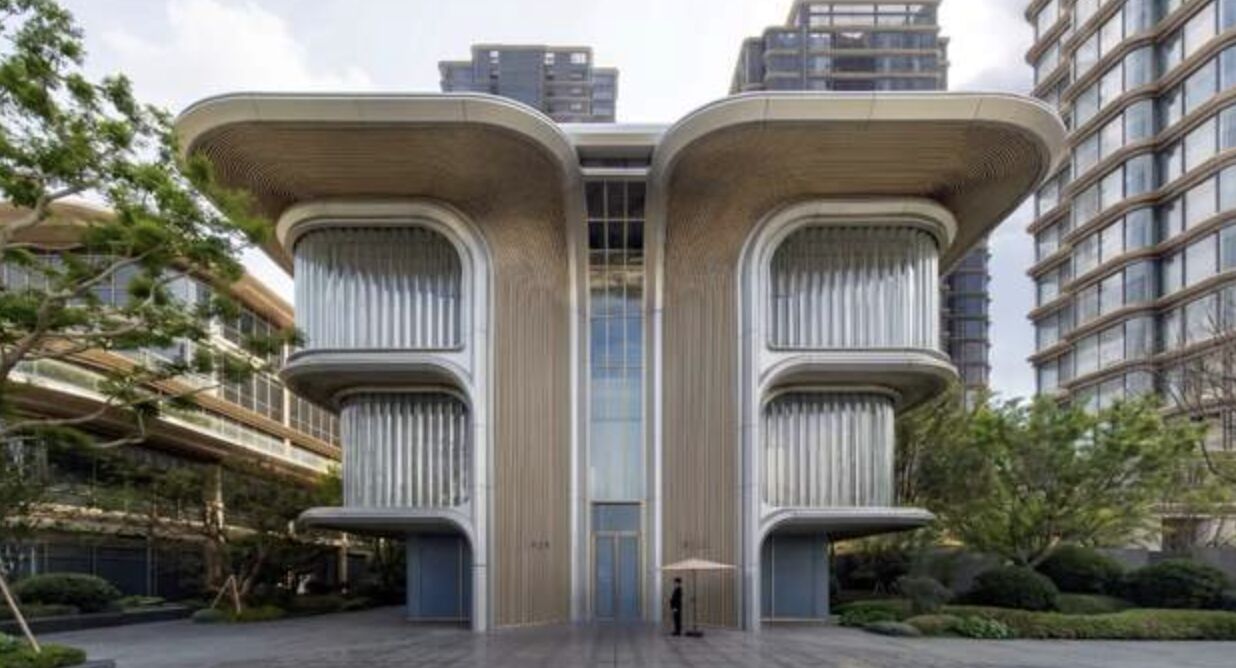 上海蘇州河邊新建藝術館 建築大師構思造型如「花朵」泥土中綻放