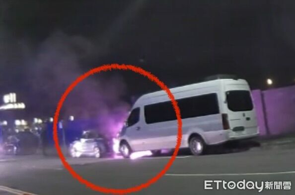 高雄廢棄自小客燒成火球!離奇原因曝 男路邊尿尿亂丟蒂釀禍