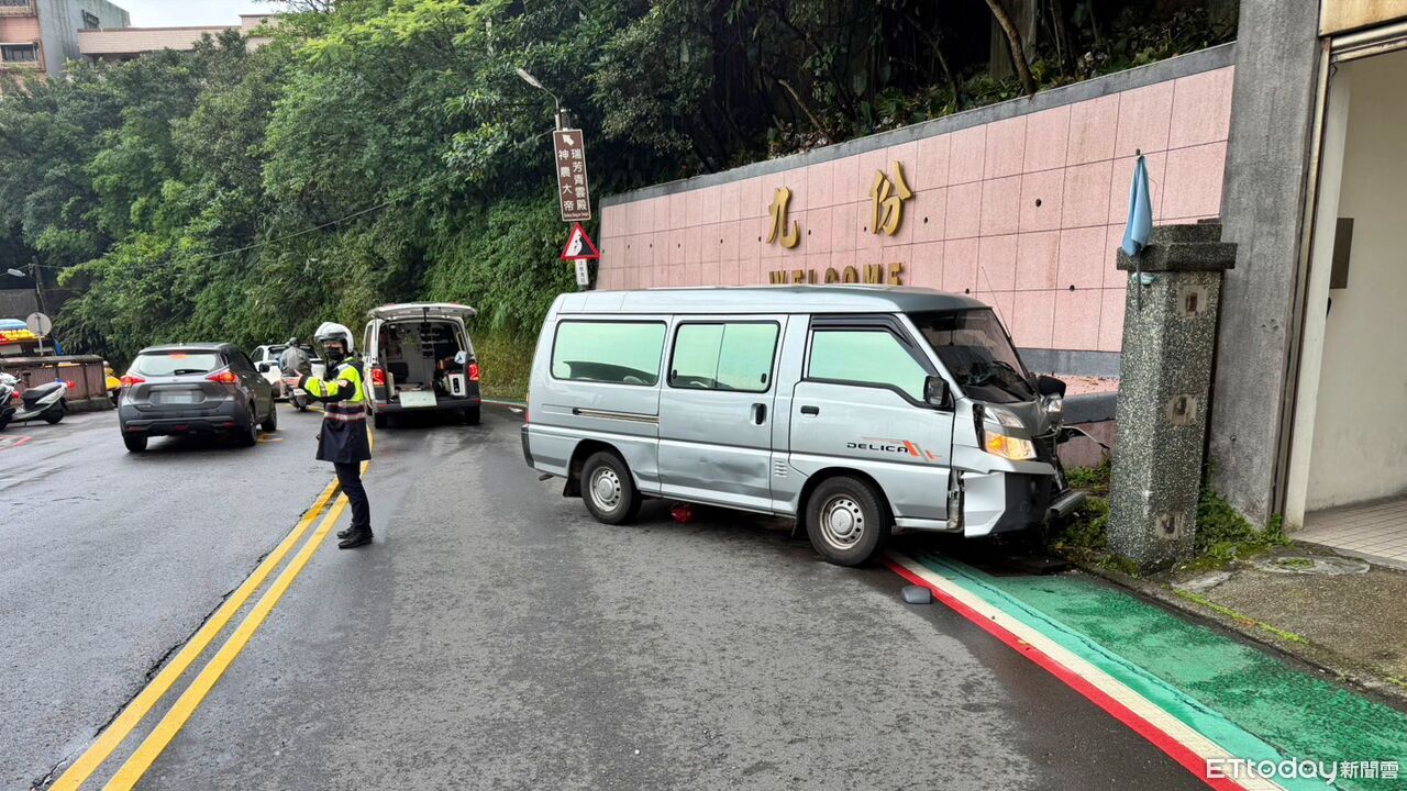 快訊/九份奪命車禍!廂型車駕駛酒駕逆撞機車 81歲騎士慘死