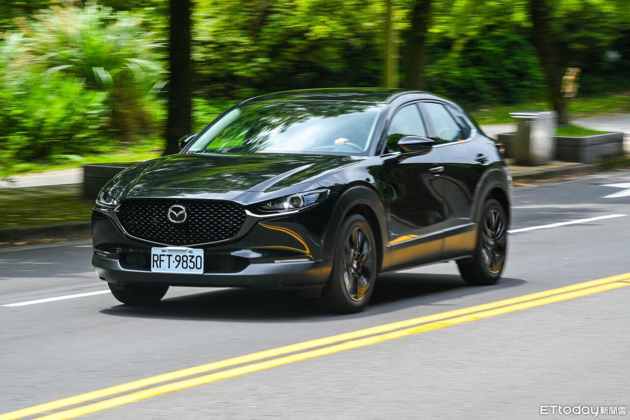 ▲Mazda CX-30以進口光環，用高級質感技壓國產同級休旅。（圖／記者徐煜展攝）