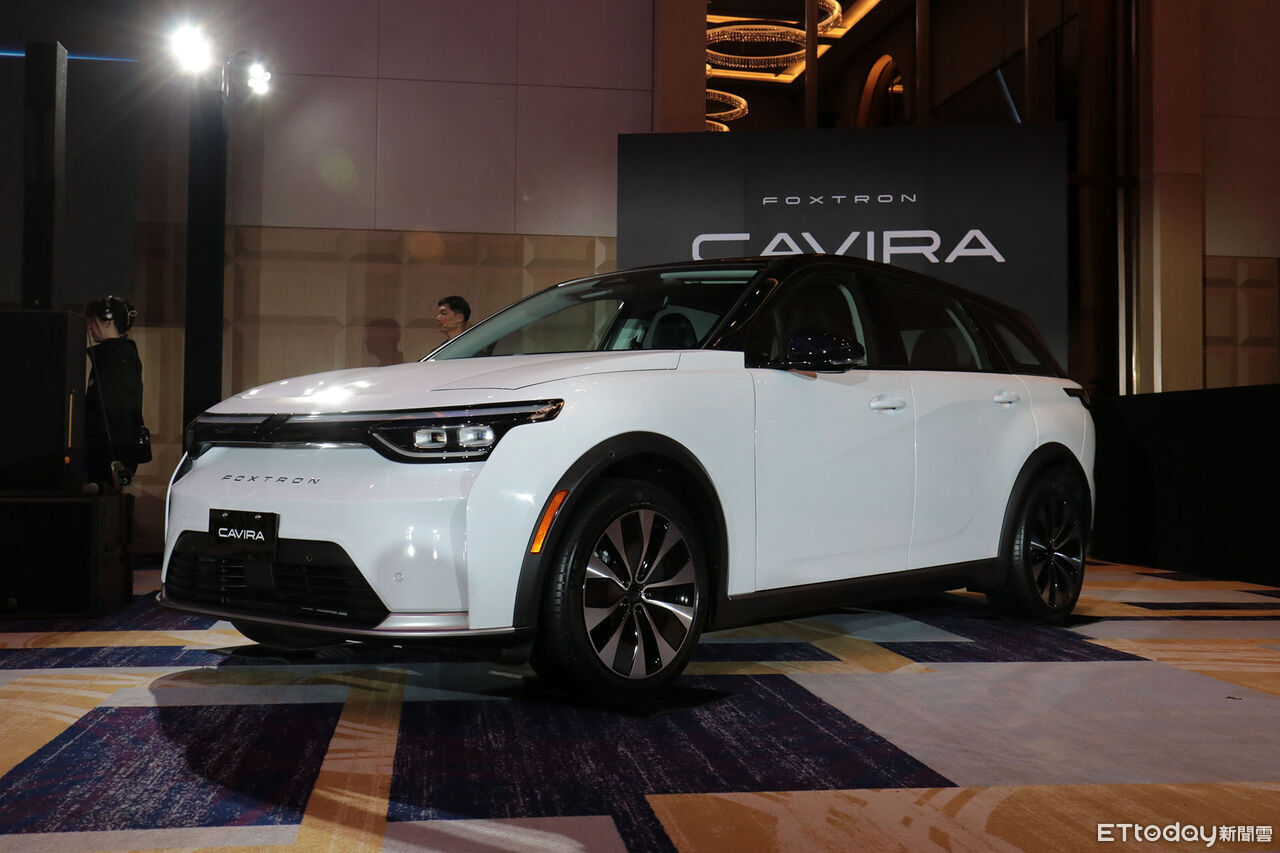 ▲本周國產、進口都有重點新車，鴻華先進派出第2款電動休旅；TOYOTA大改款Hilux業務接單開跑。（圖／翻攝自各車廠）