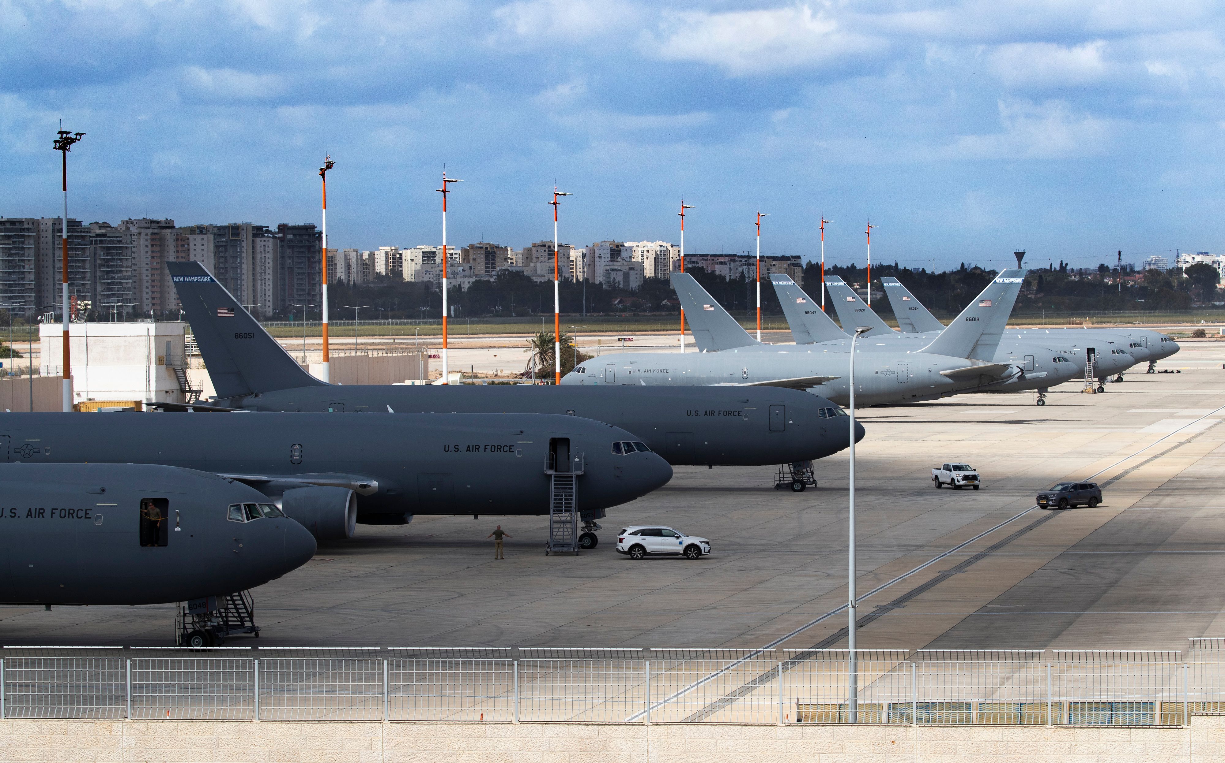 ▲▼2026年4月6日，美國空軍波音KC-135同溫層加油機停放在以色列特拉維夫郊外洛德的本古里安國際機場停機坪。（圖／達志影像）