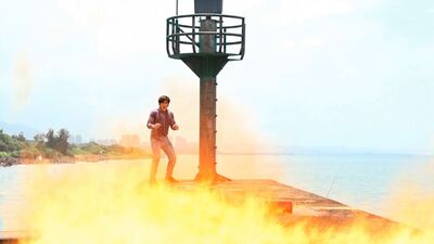 《豆腐媽媽》吳政澔遭火攻跳海慘毀容! 黃尚禾目睹崩潰⋯失控險拉不住