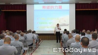 警大教授鄧煌發泰源監獄開講　「勇氣」引導收容人重返社會