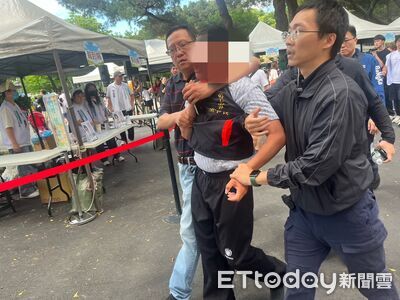 朝柯文哲丟雞蛋遭逮！「吃屎哥」湊不出8萬保金　降至1萬才交保
