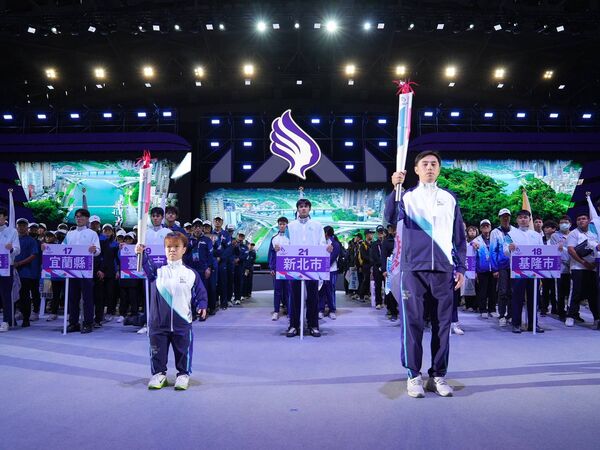 ▲運動部長李洋出席115年全國身心障礙國民運動會、射擊國手林威佑代表運動員宣誓、帕拉羽球國手吳于嫣及教練鄭竣逸擔任大會聖火火炬手。（圖／運動部提供）