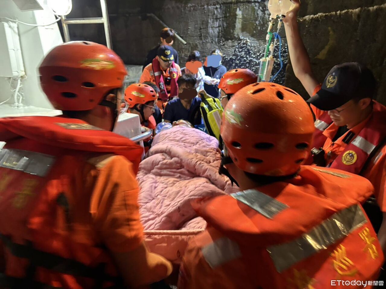 馬祖東莒遊客溺水命危!海巡深夜緊急出艇 後送南竿搶命