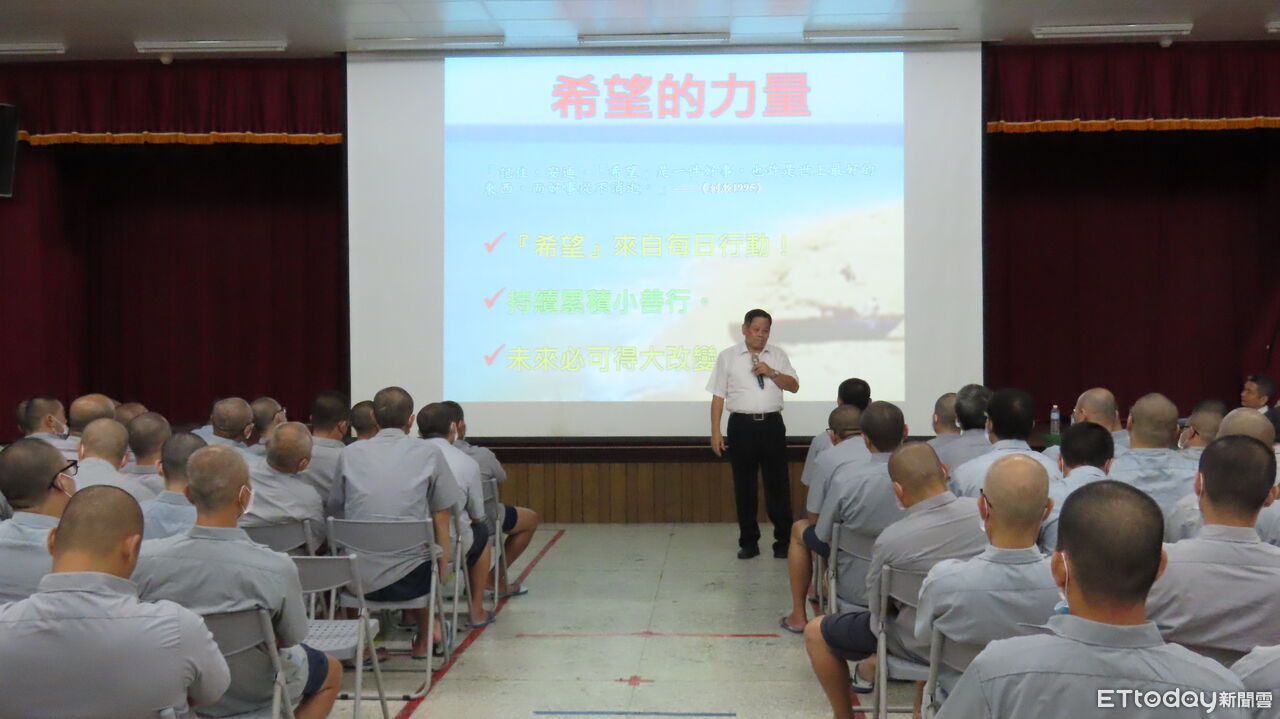 警大教授鄧煌發泰源監獄開講 「勇氣」引導收容人重返社會
