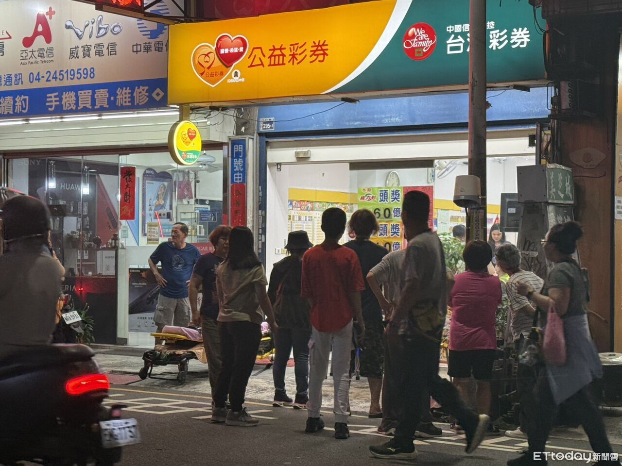 快訊/台中逢甲彩券行 疑女顧客突倒地無呼吸搶救中