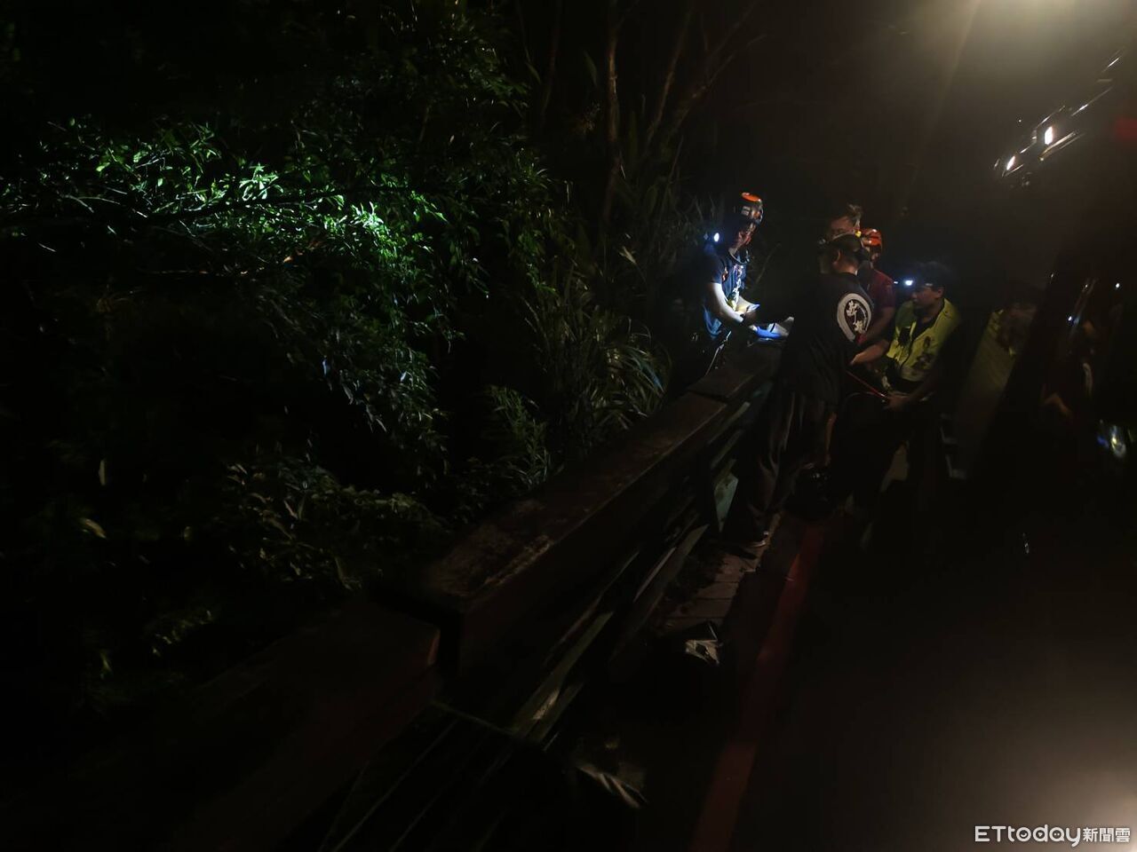 快訊/烏來情人步道情侶吵架 男失控跳下50米深山谷