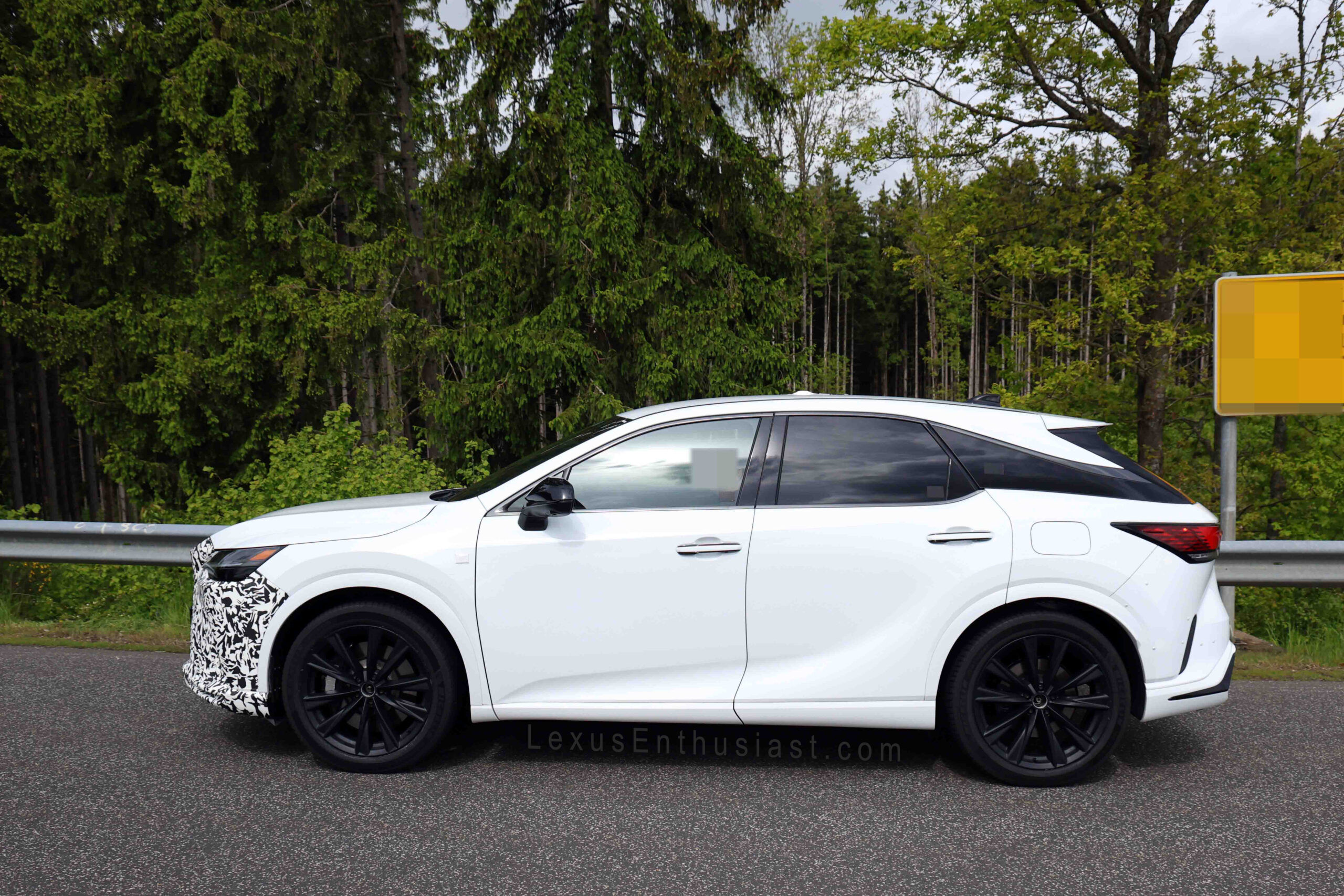▲繼NX新改款日前現身後，這次輪到新RX開始測試！（圖／翻攝自《lexusenthusiast》）