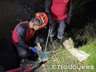 夜騎大鹿林道！63歲電動車大叔慘摔10米深谷　靠樹接住保命