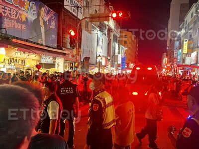 逢甲夜市「三媽合體」塞爆!幾百公尺走半小時 2男推擠火爆揮拳