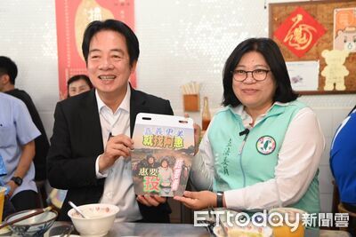 賴清德嘉義市大啖魯熟肉!贈王美惠「歐兜邁擋泥板」