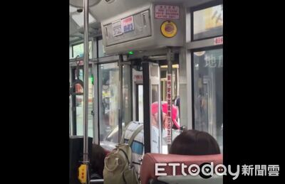 頭在公車門外！台中阿公遭夾「行駛30秒」　乘客集體崩潰狂喊