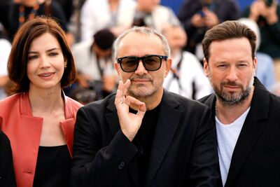 染新冠肺炎「昏迷40天」肺部受損90%　名導康復奪坎城影展大獎！