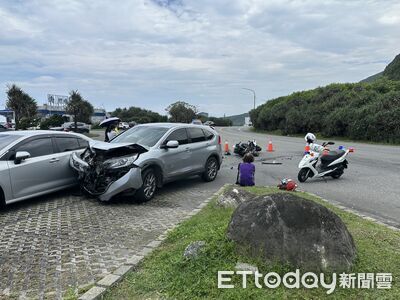 快訊／貢寮台2線嚴重事故！轎車轉進停車場碰撞對向重機　騎士命危