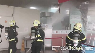 快訊/宜蘭「玉里橋頭臭豆腐」礁溪店火警 廚房竄濃煙急疏散