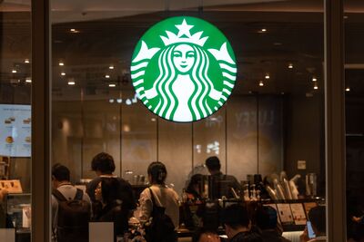 倒賺1萬韓元！韓星巴克爆「9萬買10萬退」套利潮　緊急停售儲值卡