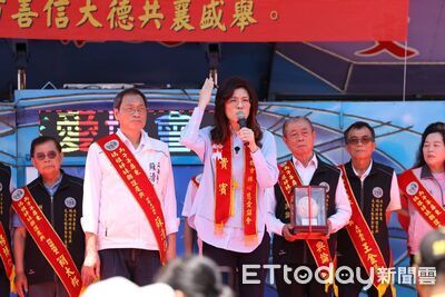 鄭麗文屏東媽祖慶典力挺蘇清泉　盼以「慈悲善心」為屏東拚新未來