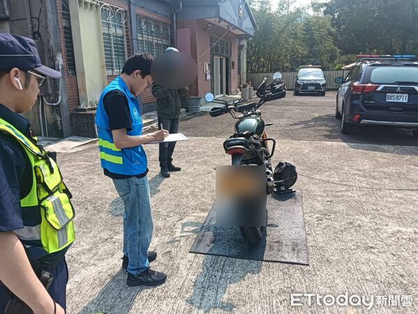 ▲▼桃園市政府警察局大溪分局執行「環警監聯合稽查」勤務，茶道一輛杜卡迪大型重機排氣聲浪過大。（圖／記者楊淑媛翻攝）