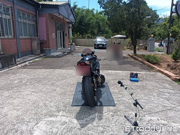 ▲▼桃園市政府警察局大溪分局執行「環警監聯合稽查」勤務，茶道一輛杜卡迪大型重機排氣聲浪過大。（圖／記者楊淑媛翻攝）