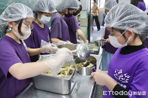▲▼高雄市115學年度實施全市公私立國中小免費午餐。（圖／記者許宥孺翻攝）
