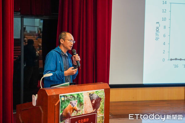 ▲屏科大教授翁國精分享塔塔加地區臺灣水鹿族群與植被啃磨之研究成果。。（圖／玉山國家公園管理處提供）