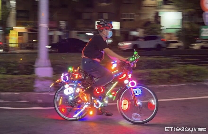 獨/高雄奇景!「七彩霓虹燈」卡打車趴趴走 警曝超炫下場