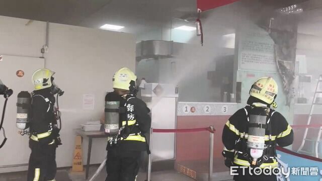 快訊/宜蘭「玉里橋頭臭豆腐」礁溪店火警 廚房竄濃煙急疏散