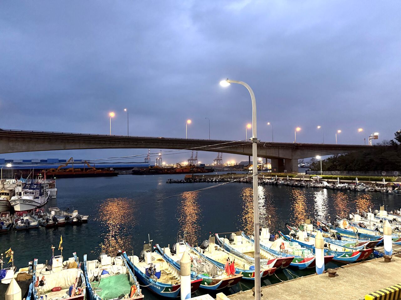 八里左岸單車小旅行正夯 下罟子漁港夕陽秘境超療癒