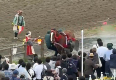 日本千年祭典爆意外！　賽馬甩落騎手「暴衝撞觀眾席」釀6傷