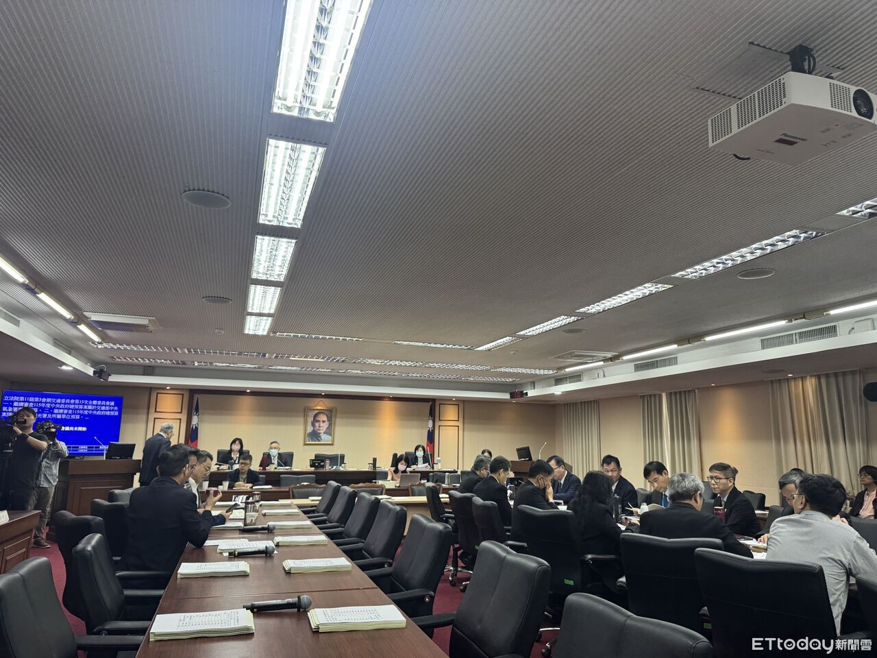 立委、交通部長均卡高鐵無法開議 交部:晚間才可全面巡檢
