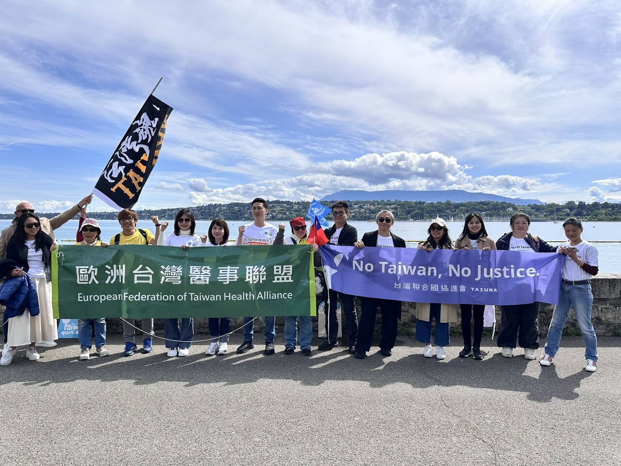 被逼脫「台灣T恤」!日內瓦遊行遭世衛打壓 女兒1句話令她哽咽