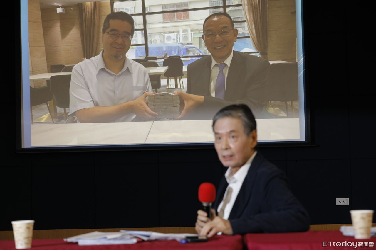 金溥聰爆蕭旭岑與台商「手捧現金」合照 綠委喊:檢調該主動偵辦