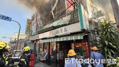 屏東枋寮住宅突冒火煙! 2樓狂燒1小時