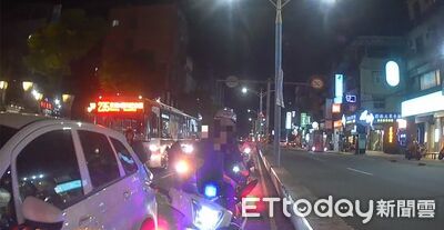 快訊／新莊男毒駕拒檢街頭狂飆　警圍捕一查竟是7案通緝犯