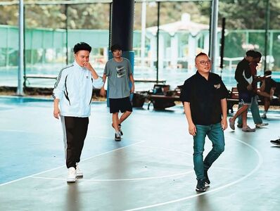 民眾黨「重要成員」框小姐賴帳　買單大老闆還原：請這會衰