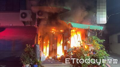 台南民宅暗夜大火！火舌狂竄3F「燒成一片廢墟」　現場畫面曝光